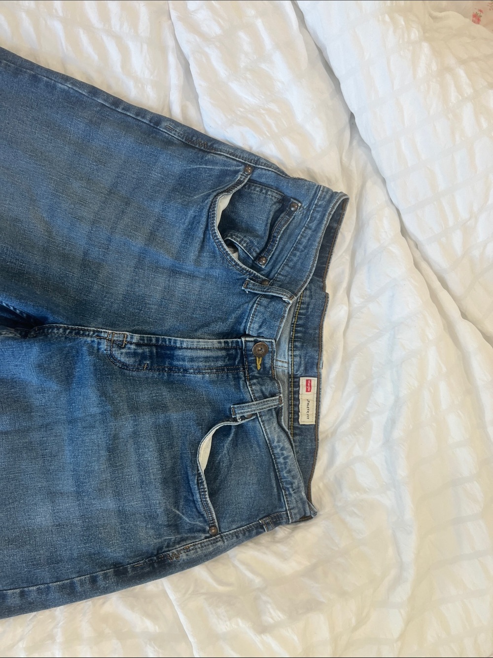 Levi's Women's High-Rise Medium Blue Jeans
